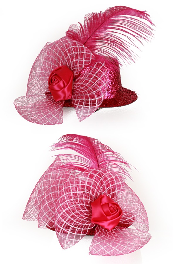 Mini hoedje pink glitter met bloem, veren en wit streepjes gaas